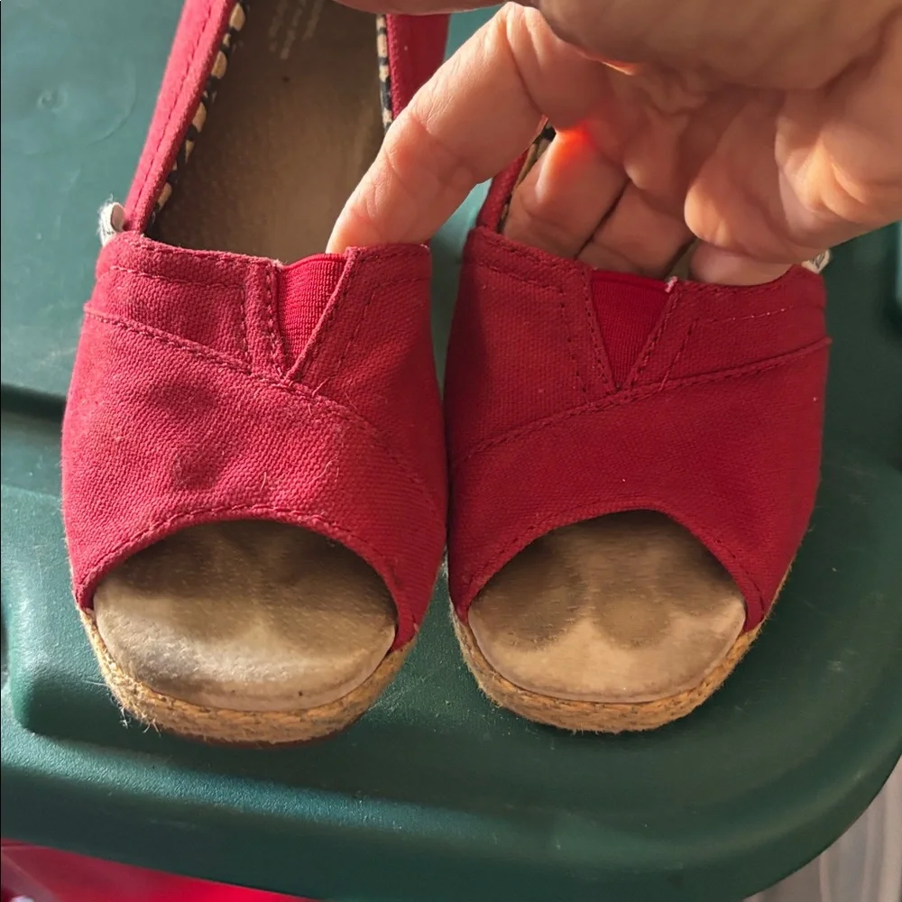 Red wedged TOMS with peekaboo toes